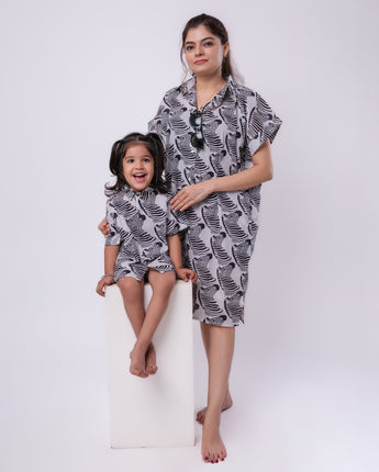 Cotton Zebra Print Twinning Shirts for Moms & Kids: Match in Style!